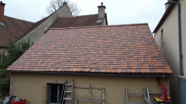 Maîtriser la rénovation de toiture avec un artisan couvreur à Nevers